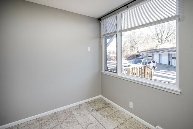 Building Photo - Spacious 3-Bedroom Apartment in Millard!