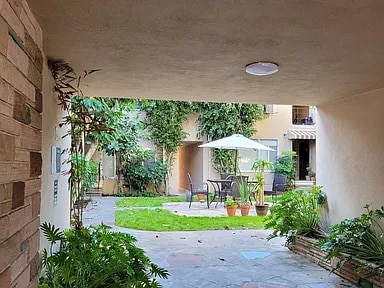 Building Photo - 1347 N Alta Vista Blvd