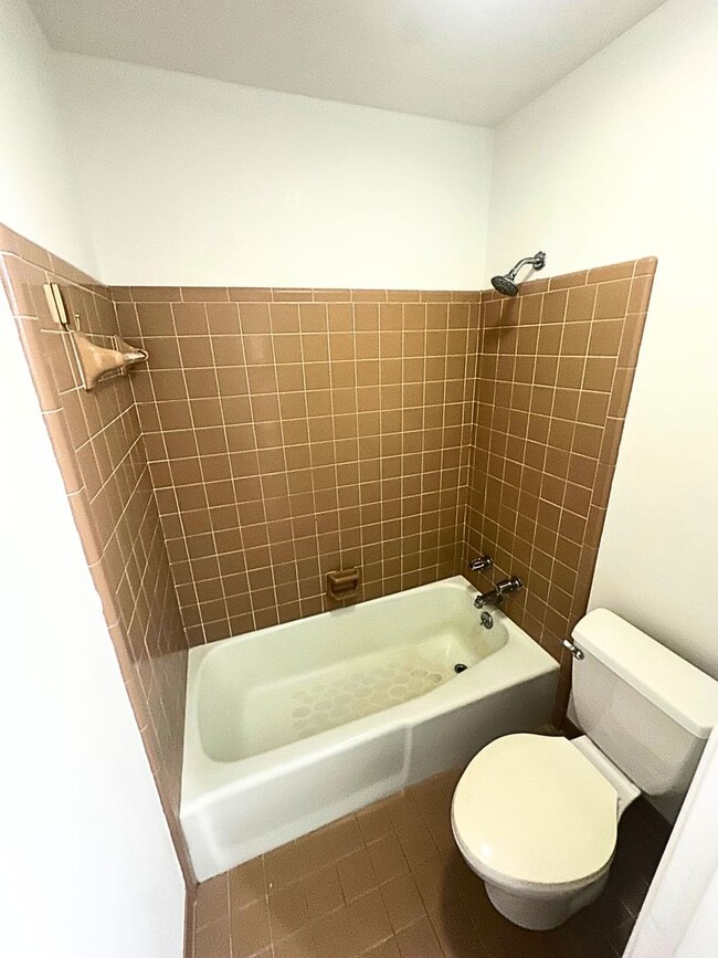 Building Photo - Fisherman's Delight