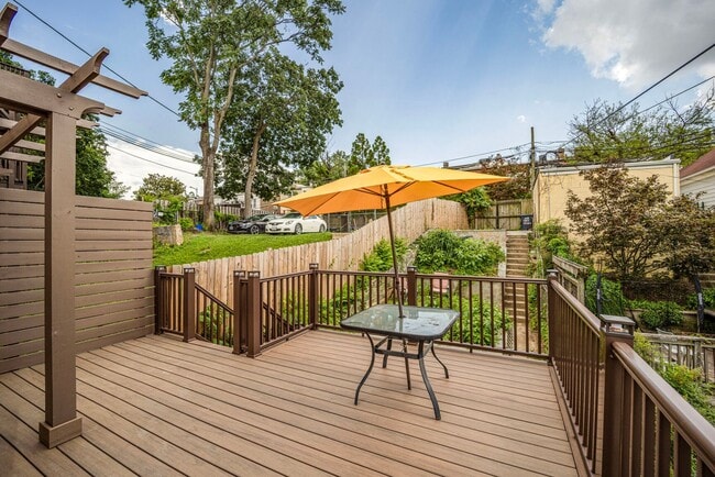Building Photo - Sapcious Renovated Mt. Pleasant Home with ...