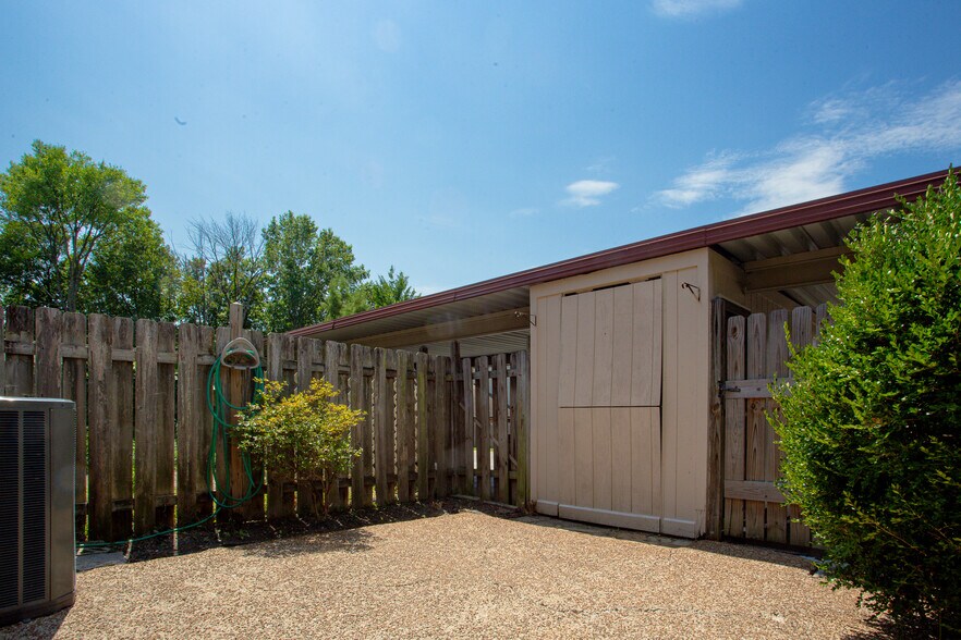 Building Photo - 4001 Anderson Rd
