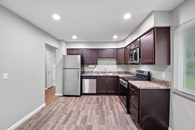 Building Photo - 113 Roland Ave