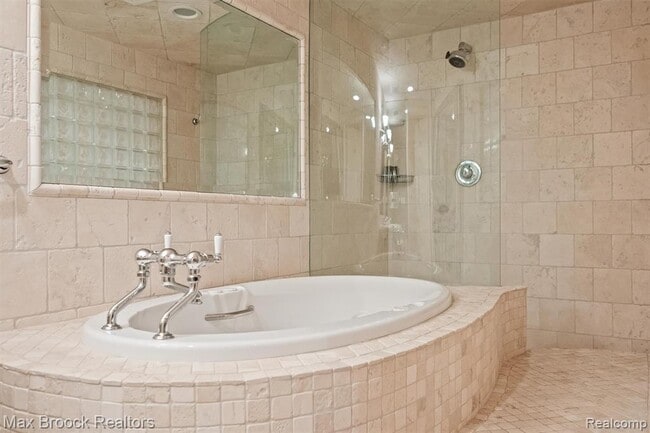 Building Photo - 3333 W Shore Dr