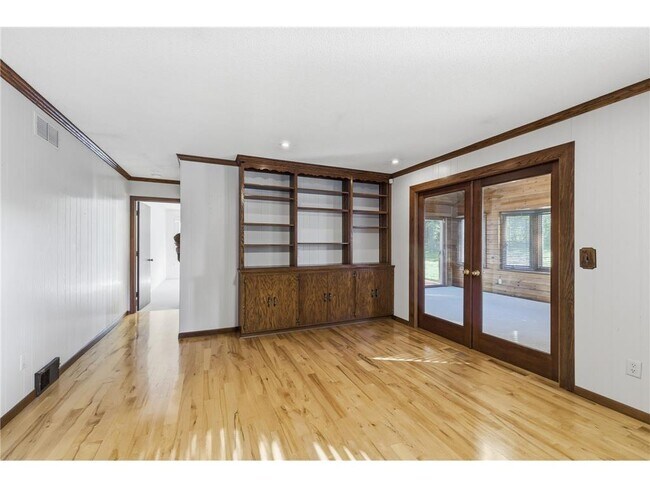 Building Photo - 6208 Hillside Rd