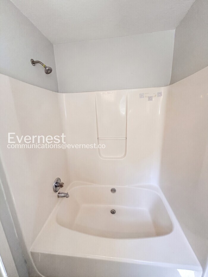 Building Photo - 7130 Brookview Way