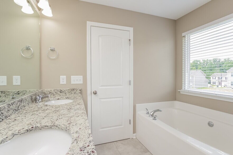 Building Photo - 737 Fieldcrest Dr