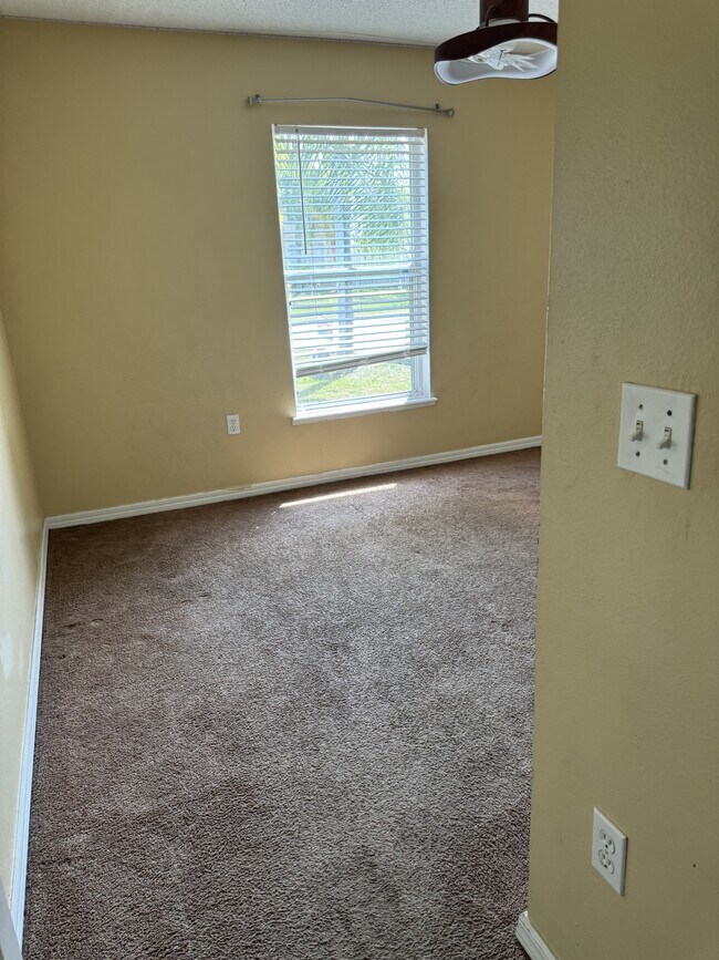 Building Photo - 1027 Dudley Dr