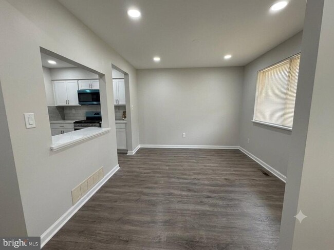 Building Photo - 9984 Shoshone Way