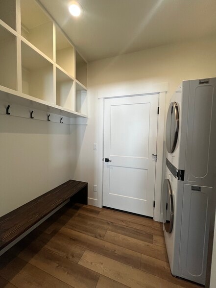 Building Photo - 343 Poppy St