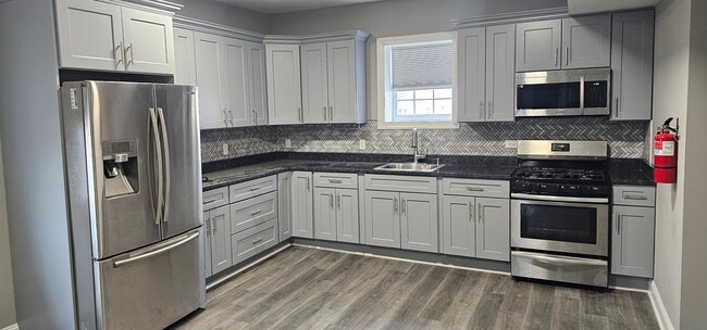 Building Photo - 210 Franklin St