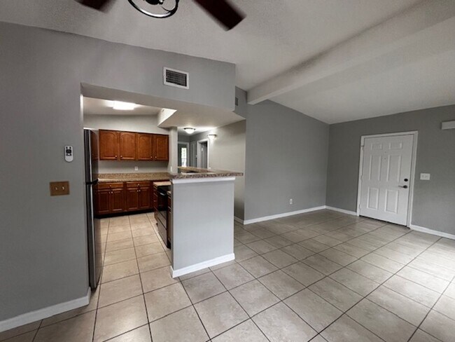 Building Photo - 2 or could be 3 bedroom -1 bath home in Deltona