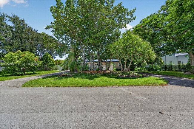 Building Photo - 12935 SW 81st Ave