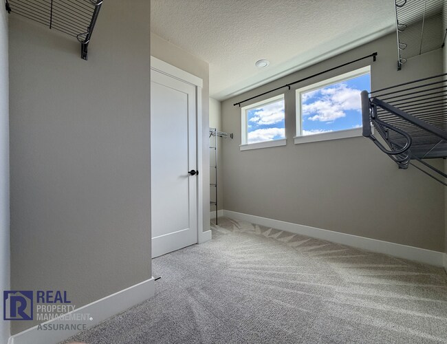 Building Photo - MOVE-IN SPECIAL - Stunning Butternut Creek Home with Bonus Room & 2-Car Garage