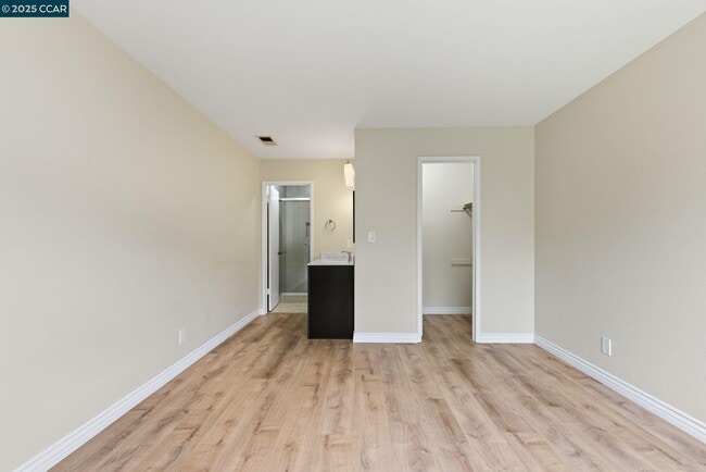 Building Photo - 209 Valley Oak Plaza