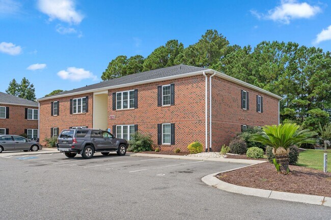 Building Photo - 2 bed 2 bath with a washer & dryer and all...