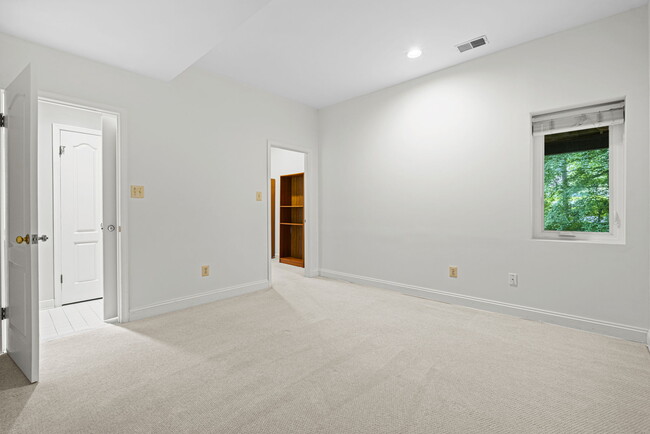 Building Photo - 7926 Long Ridge Ct