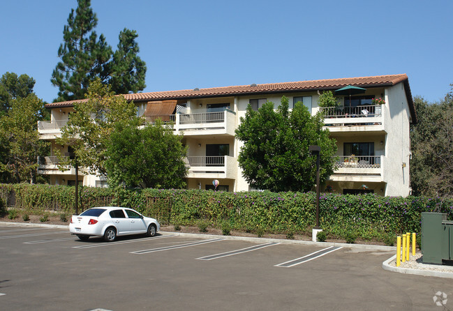 Building Photo - Glen Oaks Apartments