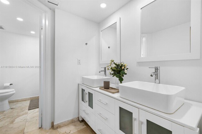 Building Photo - 2401 Collins Ave