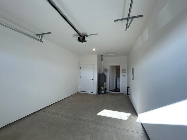 Building Photo - Stylish 2BR + Office Duplex in SE Bend – Garage & Smart Home Perks
