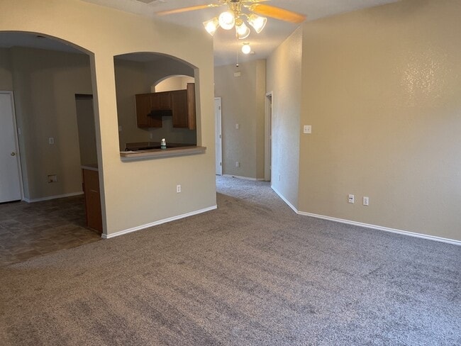 Building Photo - Beautiful Mansfield home! Fresh paint, clean, and renovated!