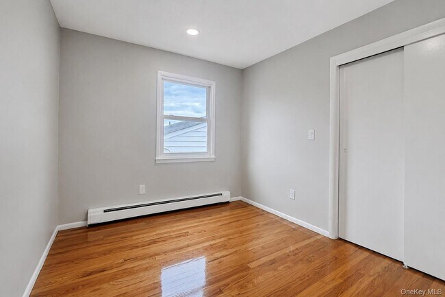 Building Photo - 54 Farquhar Ave