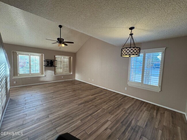 Building Photo - 1428 Beethoven Pl