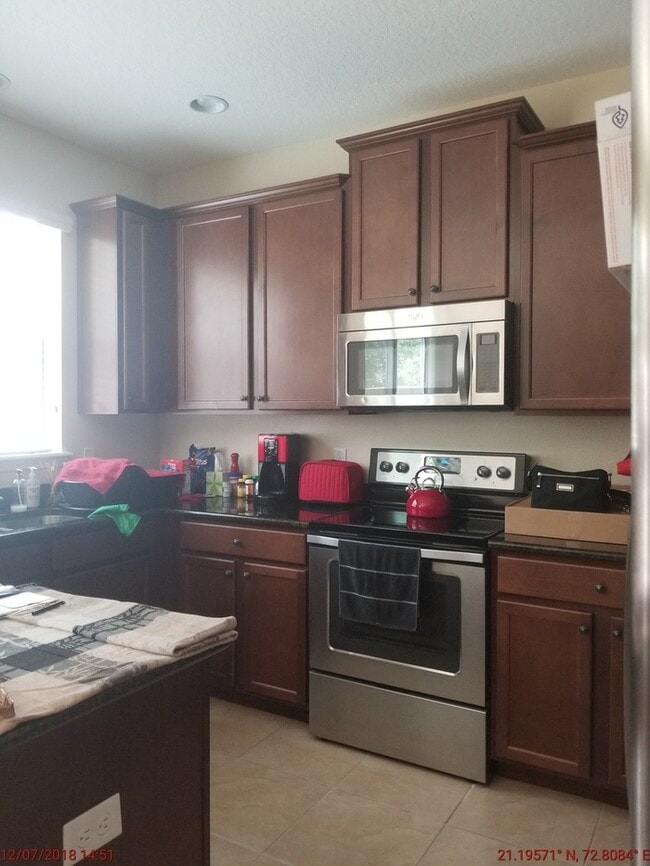Building Photo - Beautiful 3 bedrooms 2.5 baths townhouse w...