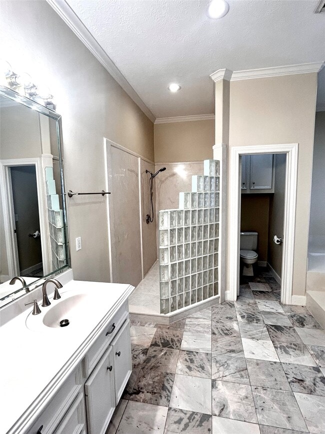 Building Photo - 807 Kipp Ave