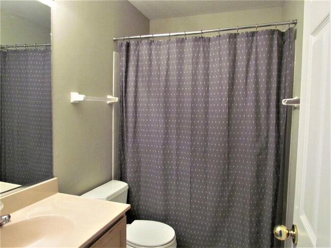 Building Photo - 1542 E Chivalry Ct