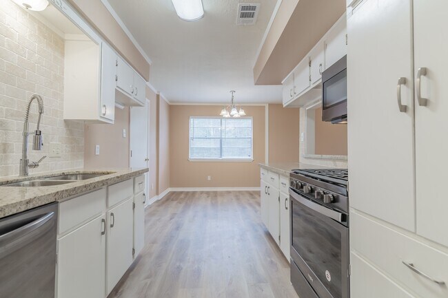 Building Photo - 510 Alison St