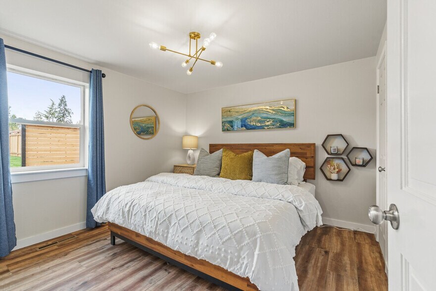 Building Photo - 13352 17th Ave NE