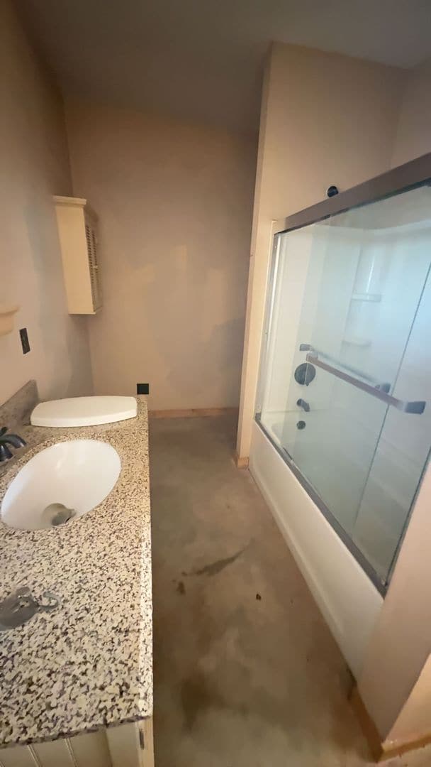 Building Photo - 3 bedroom 2 bathroom Barn dominium on 10 acres! First Month's Free!!