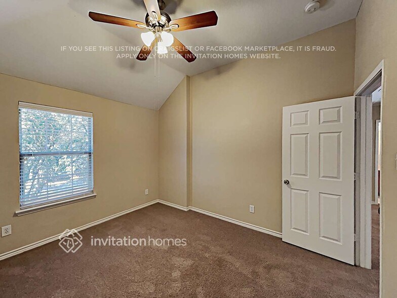 Building Photo - 2 Devon Ct