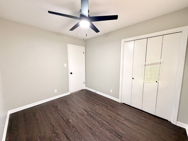 Building Photo - Newly Remodeled 3/2 Jenks Home