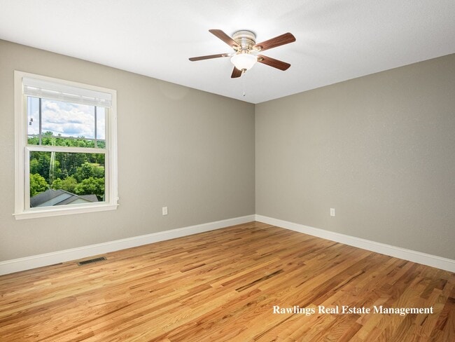 Building Photo - Charming Weaverville Bungalow