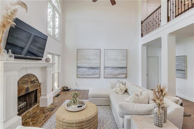 Building Photo - 2870 Roanoke Rd