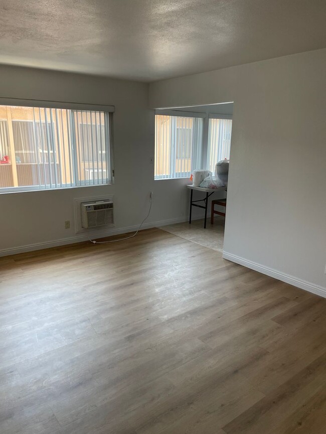 Building Photo - Newly Remodeled 2 BR Apartment in Baldwin ...