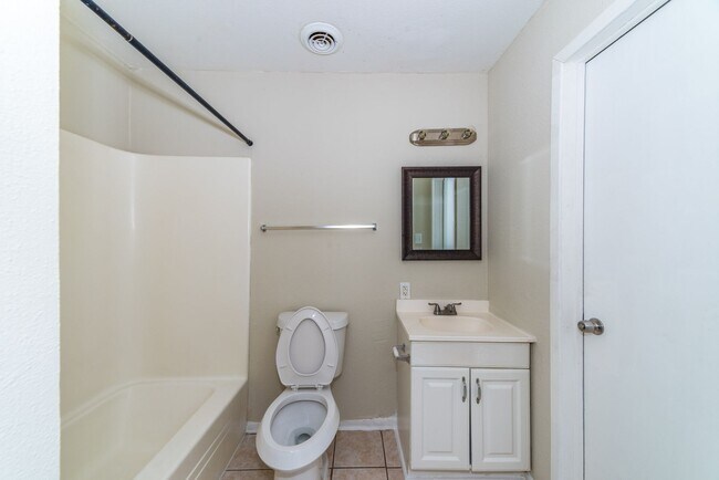 Building Photo - 1-Bedroom in North Point