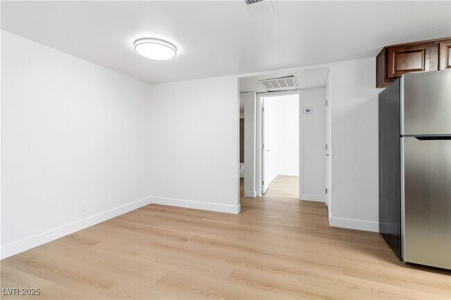 Building Photo - 5060 Indian River Dr