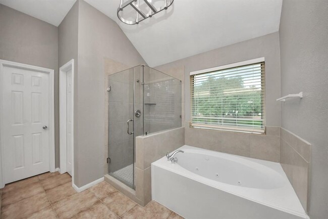 Building Photo - 1302 Raintree Cir
