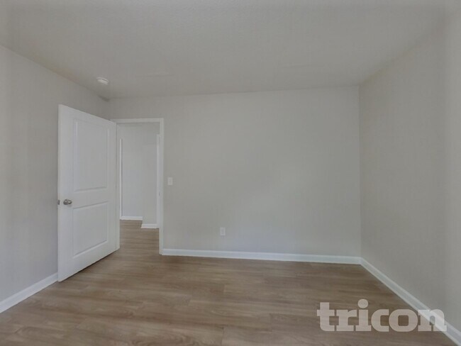 Building Photo - 750 Chariot Way