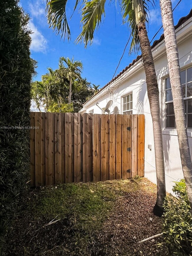 Building Photo - 8926 Dickens Ave