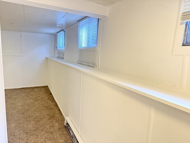 Building Photo - 925 Wilson Ave S