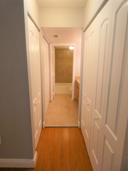 Building Photo - 2810 N Oakland Forest Dr