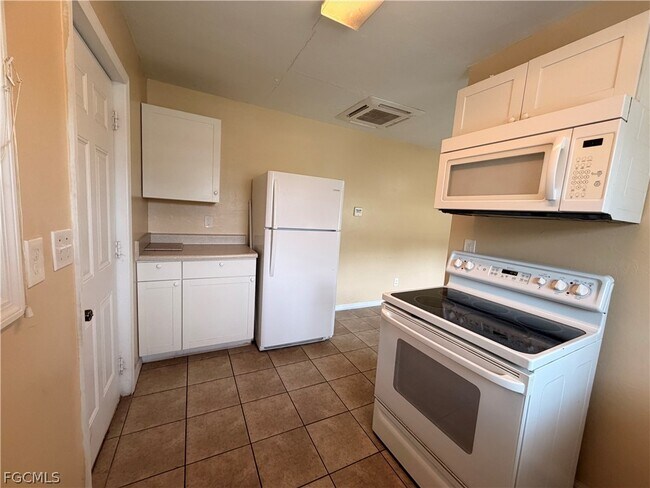 Building Photo - 1906 Coronado Rd