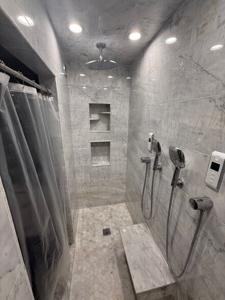 Building Photo - 268 S Seneca Cir
