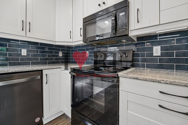 Building Photo - 3048 Hollybank Rd