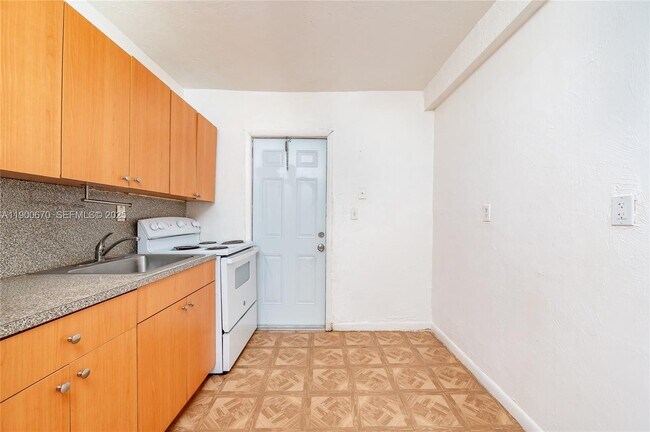 Building Photo - 10015 SW 170th Terrace