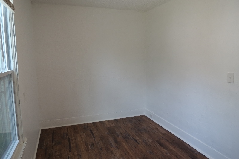 Building Photo - 203 S Maple St