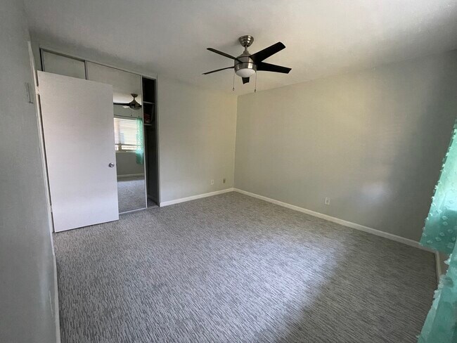 Building Photo - 7555 Linda Vista Rd